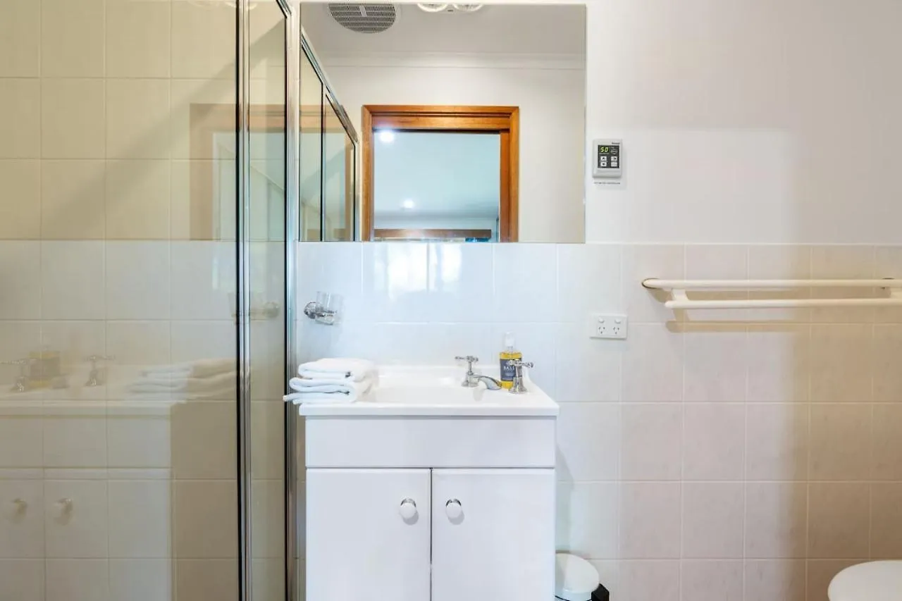 Spacious 2Br Home In Tranquil Leafy Neighborhood Canberra