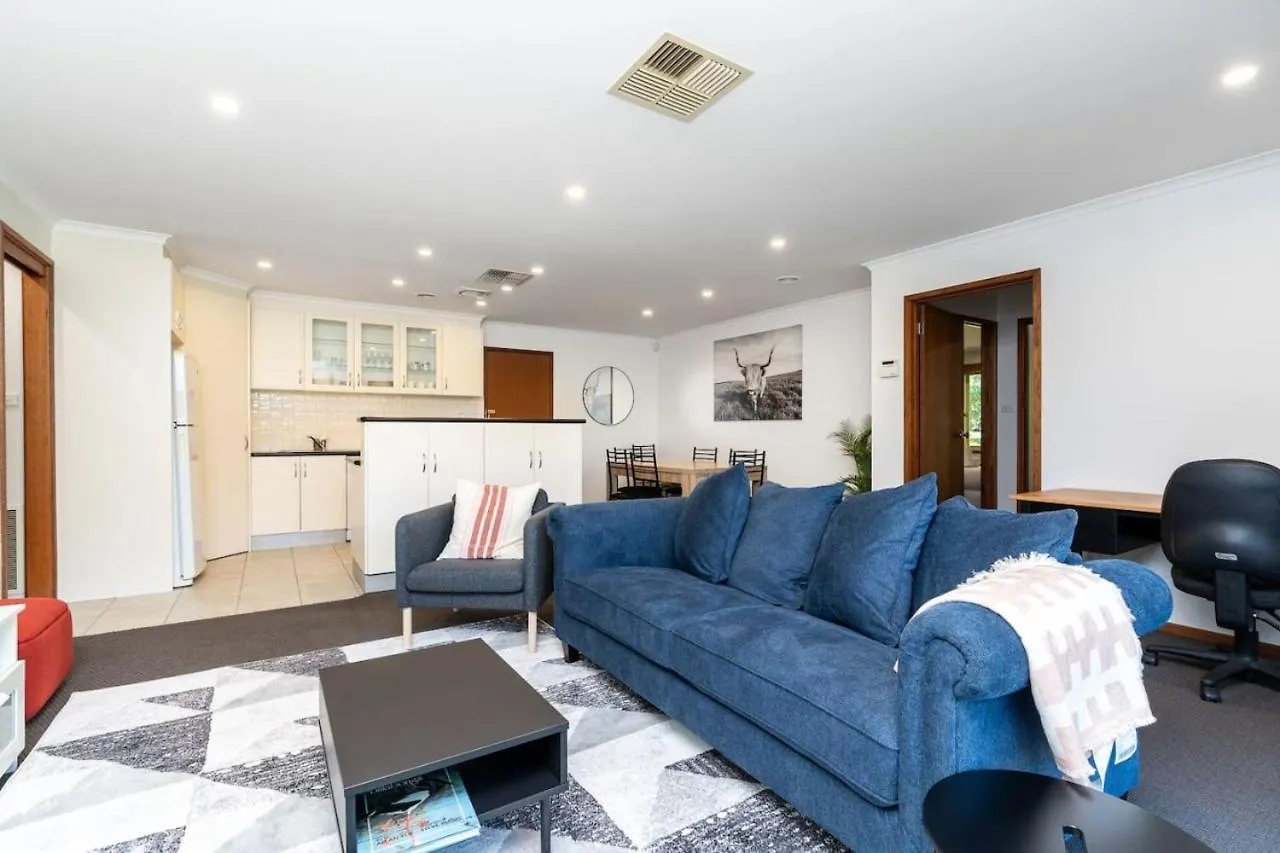 Spacious 2Br Home In Tranquil Leafy Neighborhood Canberra 0*,  Australia