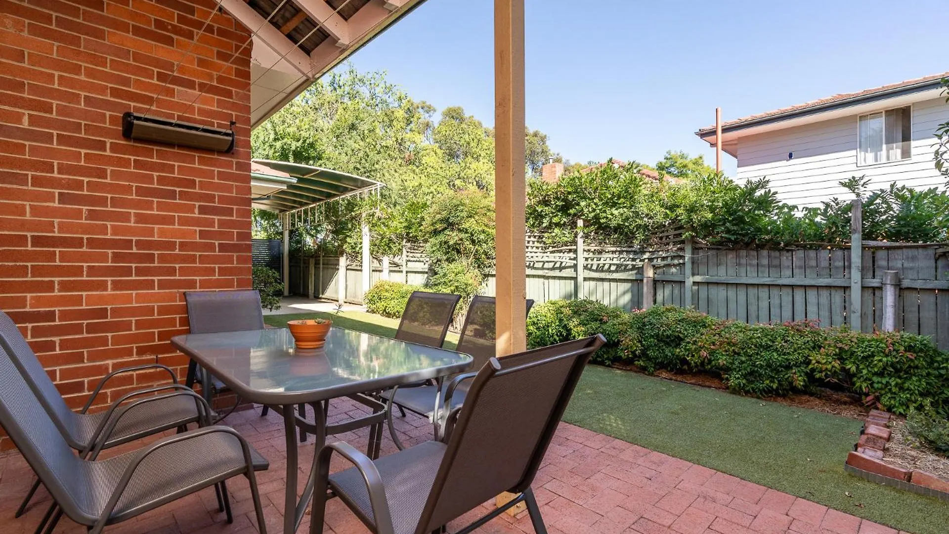 Spacious 2Br Home In Tranquil Leafy Neighborhood Canberra