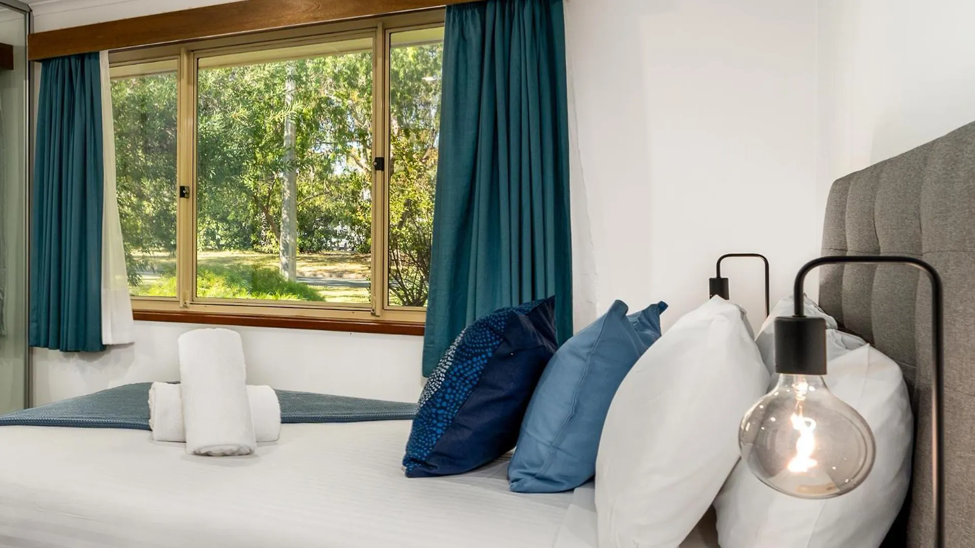 Spacious 2Br Home In Tranquil Leafy Neighborhood Canberra 0*,  Australia